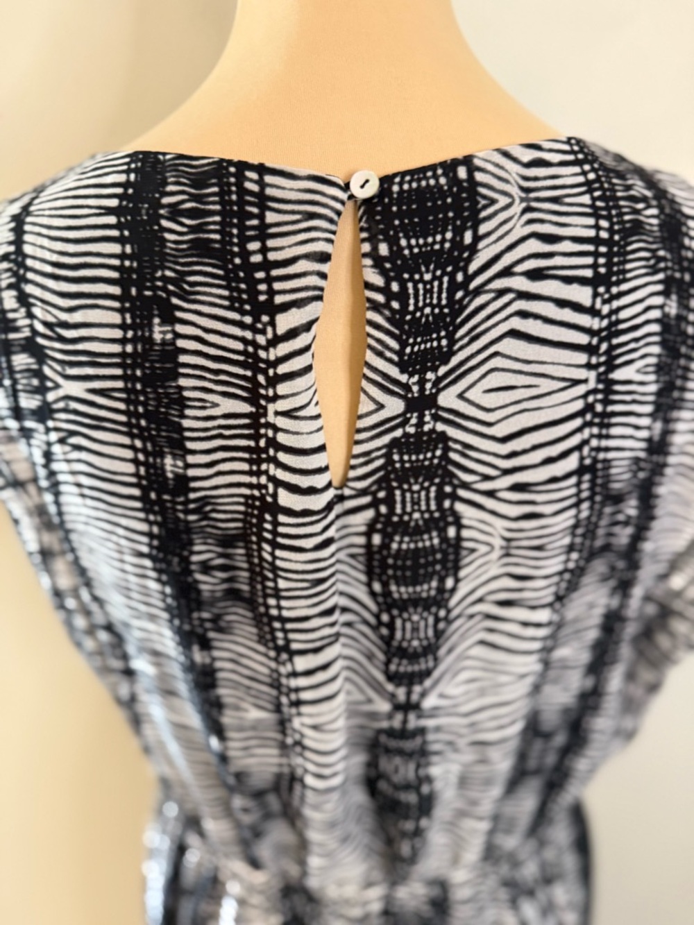 Nine Bird black & white mini dress abstract stripes cap sleeves SZ LG - Picture 5 of 13